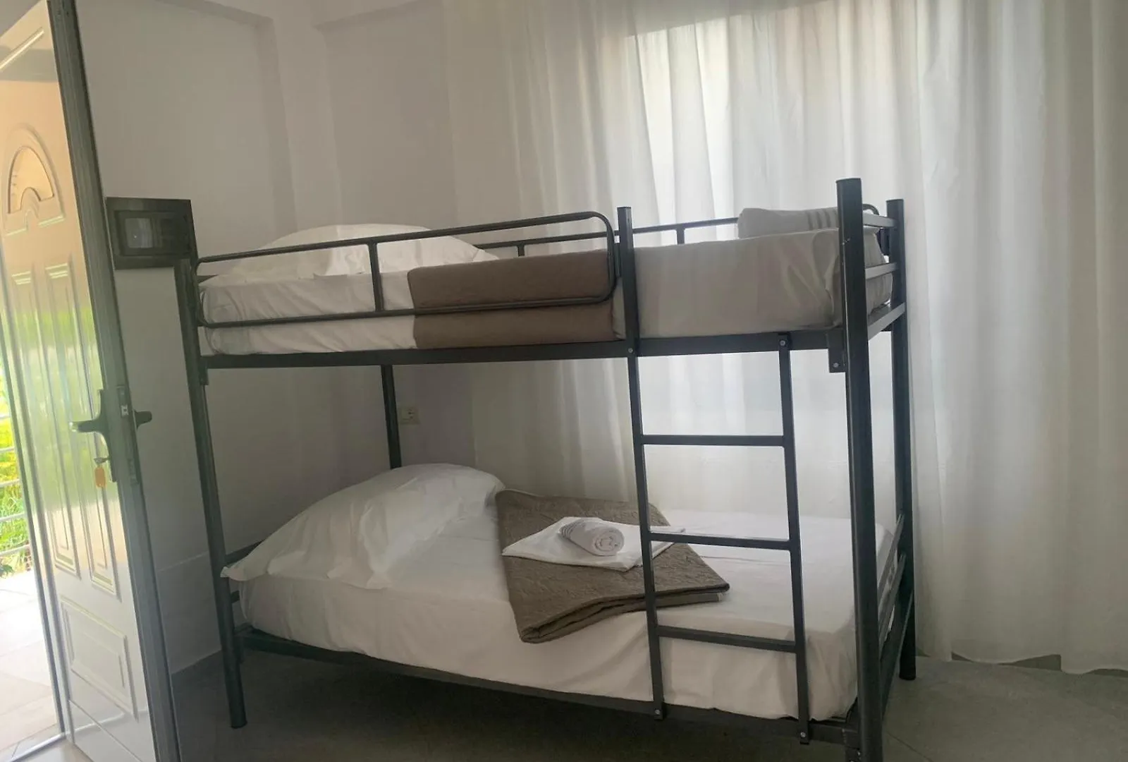 Qeparo View Rooms 0*,