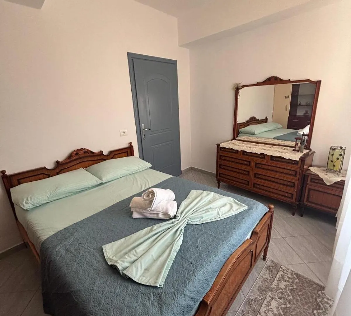 Qeparo View Rooms 0*,